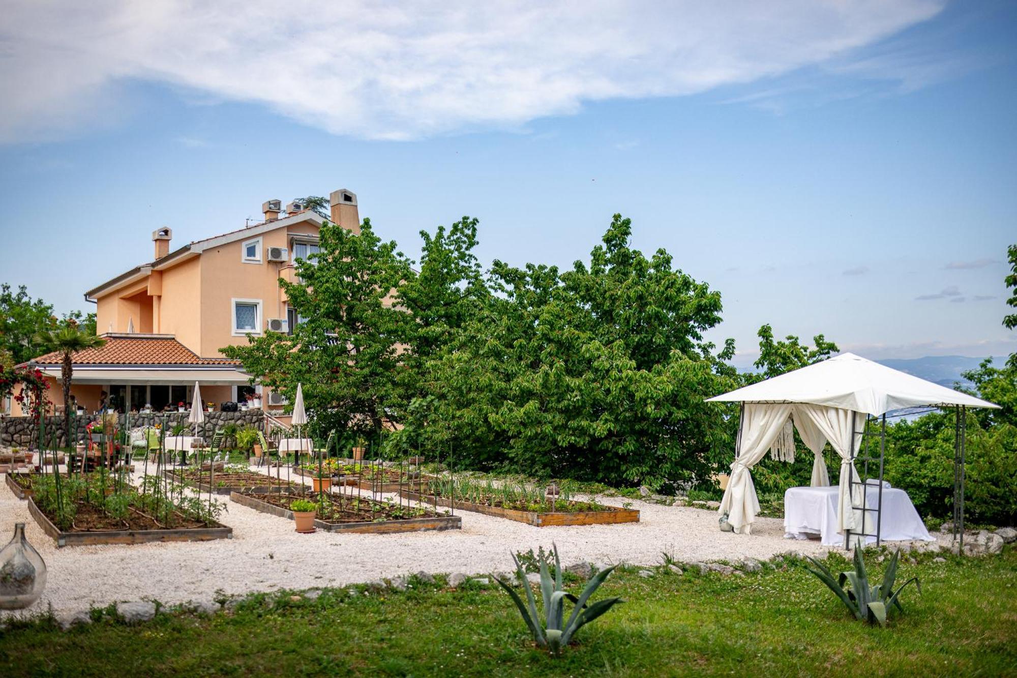 Villa Nada Lovran Exteriör bild