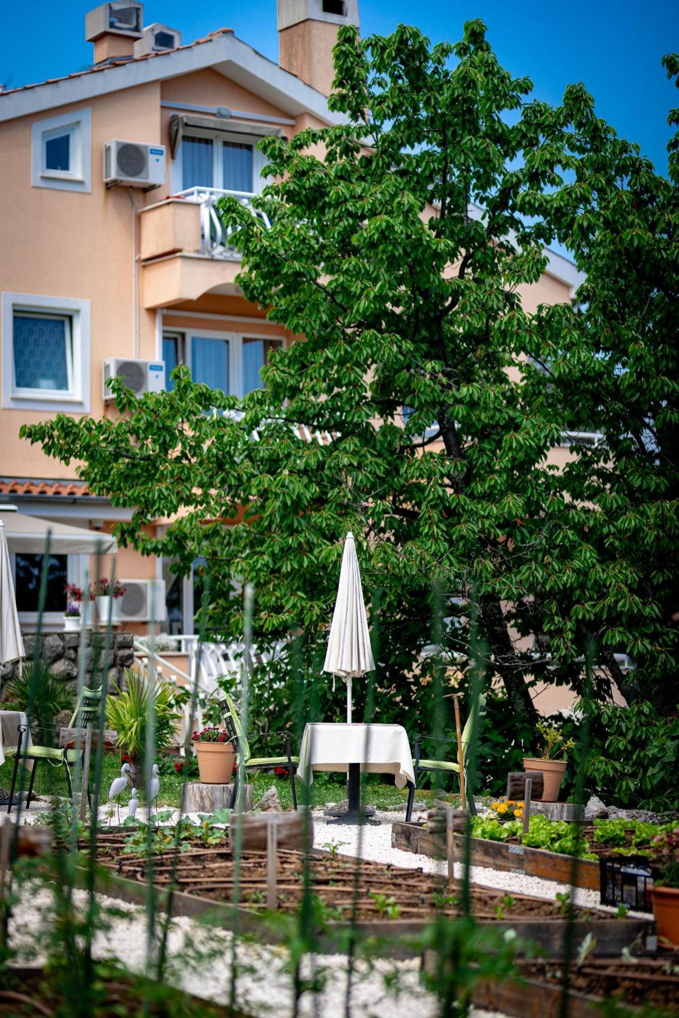Villa Nada Lovran Exteriör bild